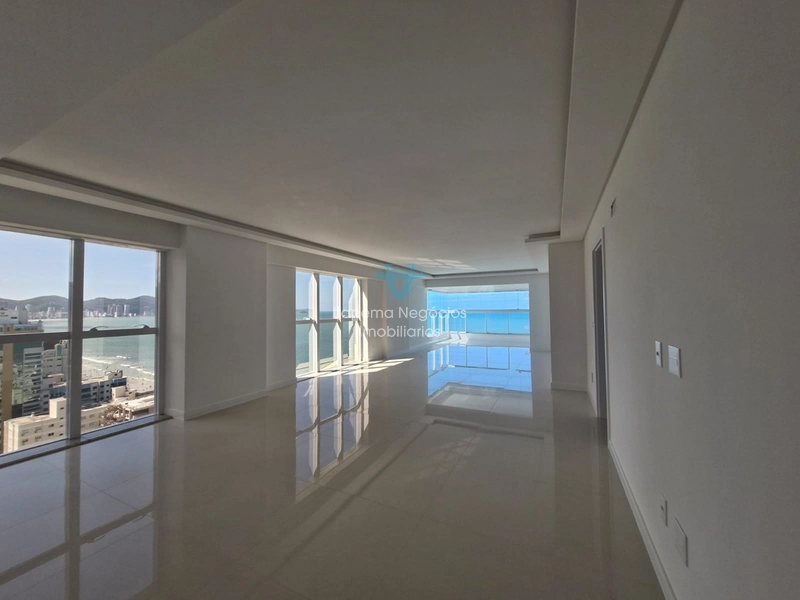 Apartamento de alto padrão localizado no centro de meia praia quadra mar: 5ª foto da galeria de imagens do imóvel