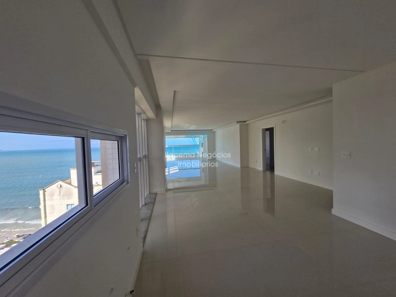 Apartamento de alto padrão localizado no centro de meia praia quadra mar: 3ª foto da galeria de imagens do imóvel