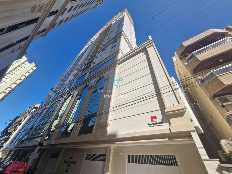 Apartamento de alto padrão localizado no centro de meia praia quadra mar: 2ª foto da galeria de imagens do imóvel