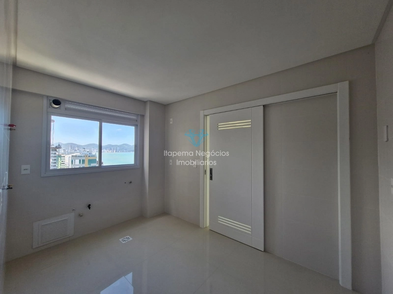 Apartamento de alto padrão localizado no centro de meia praia quadra mar: 11ª foto da galeria de imagens do imóvel