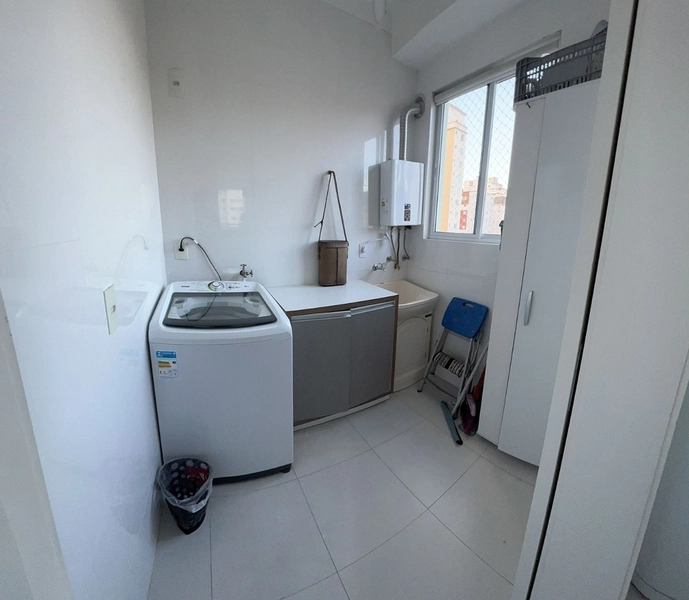 EXCELENTE OPORTUINIDADE NA MEIA PRAIA : 13ª foto da galeria de imagens do imóvel