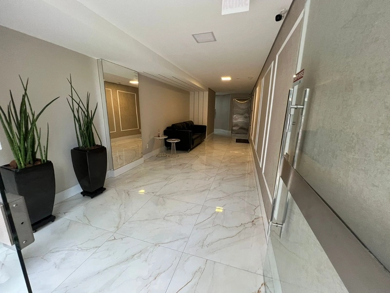 EXCELENTE OPORTUINIDADE NA MEIA PRAIA : 2ª foto da galeria de imagens do imóvel