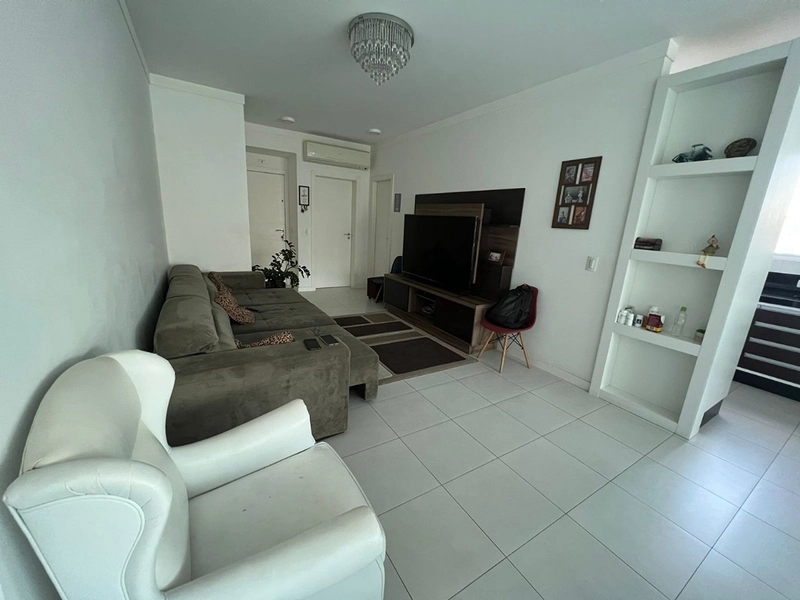 EXCELENTE OPORTUINIDADE NA MEIA PRAIA : 9ª foto da galeria de imagens do imóvel