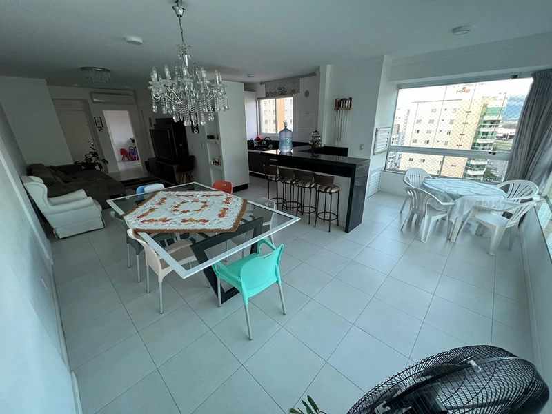 EXCELENTE OPORTUINIDADE NA MEIA PRAIA : 7ª foto da galeria de imagens do imóvel