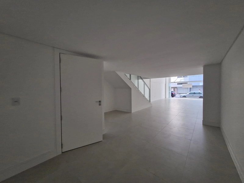 SALA COMERCIAL – SEGUNDA AVENIDA NA MEIA PRAIA : 3ª foto da galeria de imagens do imóvel