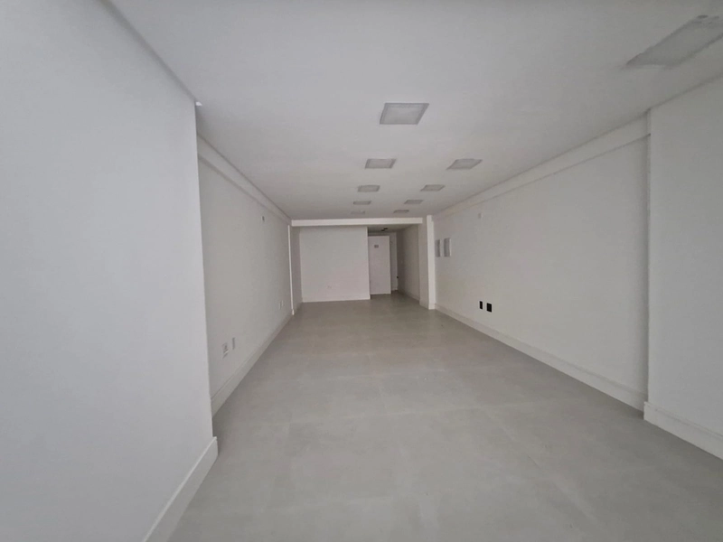 SALA COMERCIAL – FRENTE PARA A SEGUNDA AVENIDA: 6ª foto da galeria de imagens do imóvel