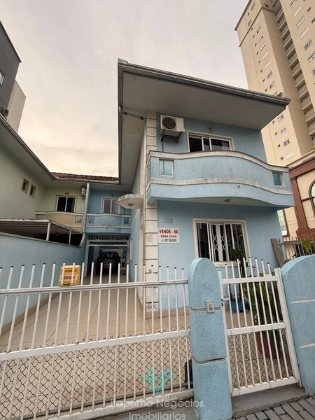 Casa Ampla e Aconchegante com 3 Dormitórios – 160m² de Área Útil: 1ª foto da galeria de imagens do imóvel