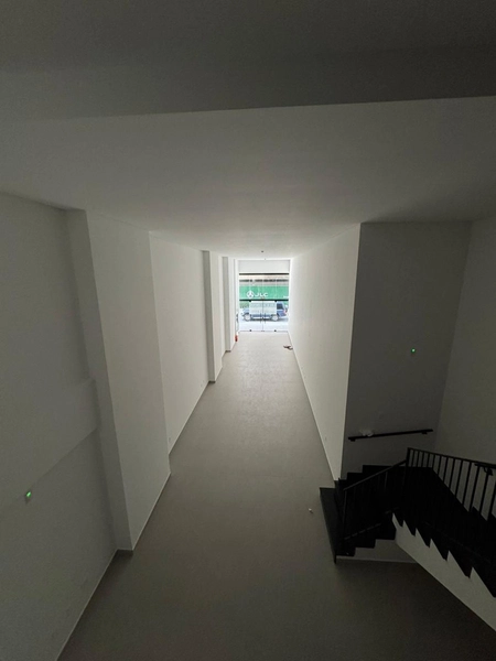 Sala Comercial para Locação – Frente Avenida | Segunda Avenida | Meia Praia: 2ª foto da galeria de imagens do imóvel