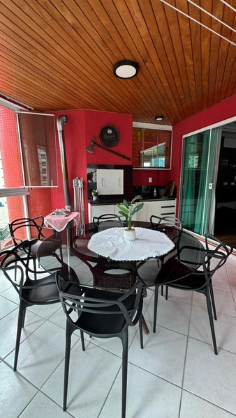 Apartamento mobiliado em Meia Praia a 150m do mar: 2ª foto da galeria de imagens do imóvel