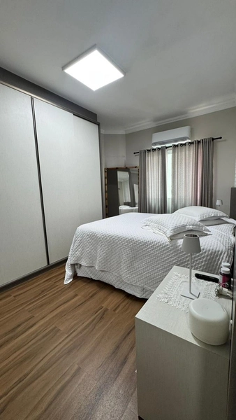 Apartamento mobiliado em Meia Praia a 150m do mar: 16ª foto da galeria de imagens do imóvel