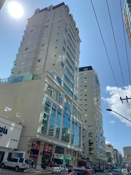 Apartamento Quadra Mar 4 Suítes na Meia Praia: 1ª foto da galeria de imagens do imóvel
