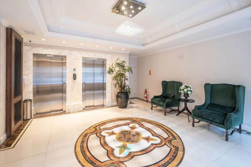 LINDO APARTAMENTO 5 SUÍTES MOBILIADO E DECORADO. Quadra mar: 1ª foto da galeria de imagens do imóvel