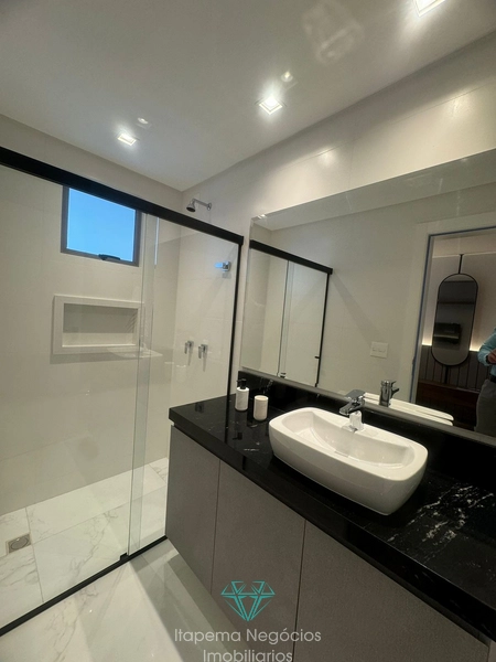 Apartamento mobiliado quadra mar, 4 Suítes 3 vagas.: 36ª foto da galeria de imagens do imóvel