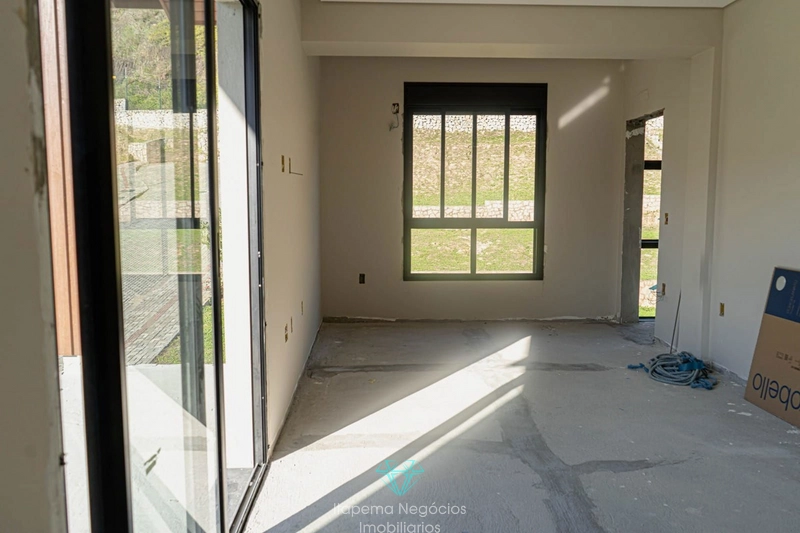 Casa á Venda com 04 Suítes - 04 Vagas de Garagem: 4ª foto da galeria de imagens do imóvel