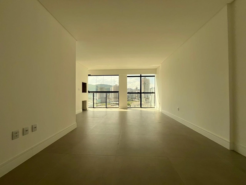 3 Dormitórios Sendo 3 Suítes  Meia Praia - Itapema / SC: 3ª foto da galeria de imagens do imóvel