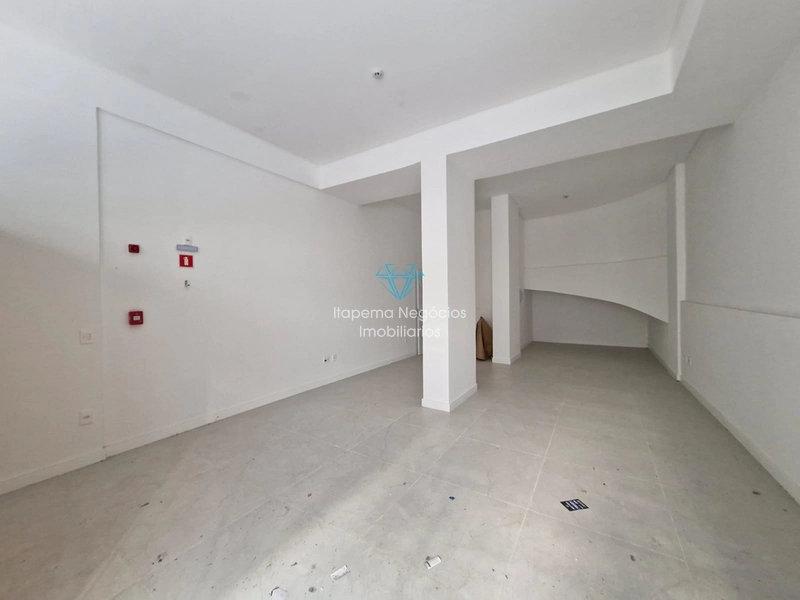 Sala Comercial para locação na Meia Praia: 1ª foto da galeria de imagens do imóvel