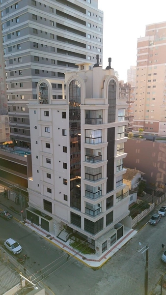 Apartamento pronto para morar, finamente mobiliado na Meia Praia: 4ª foto da galeria de imagens do imóvel