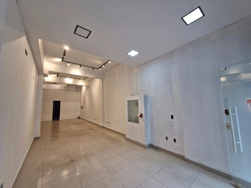 SALA COMERCIAL PARA LOCAÇÃO – MEIA PRAIA, ITAPEMA/SC: 2ª foto da galeria de imagens do imóvel