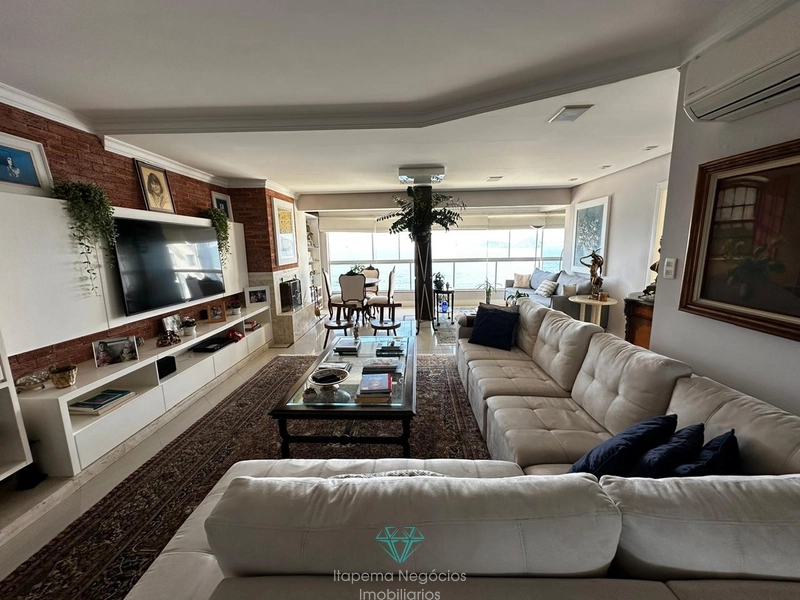 Apartamento 4 dormitórios, Quadra Mar: 1ª foto da galeria de imagens do imóvel