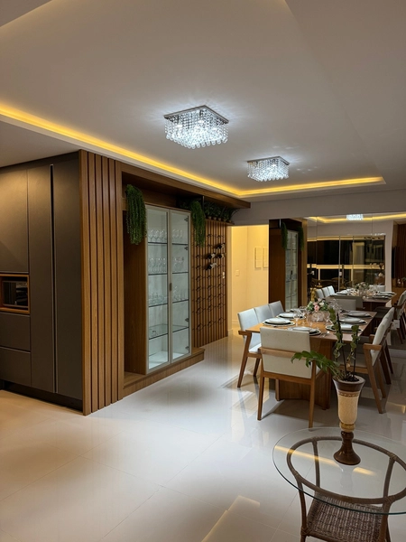 APARTAMENTO MOBILIADO EM MEIA PRAIA – CONFORTO E SOFISTICAÇÃO: 4ª foto da galeria de imagens do imóvel