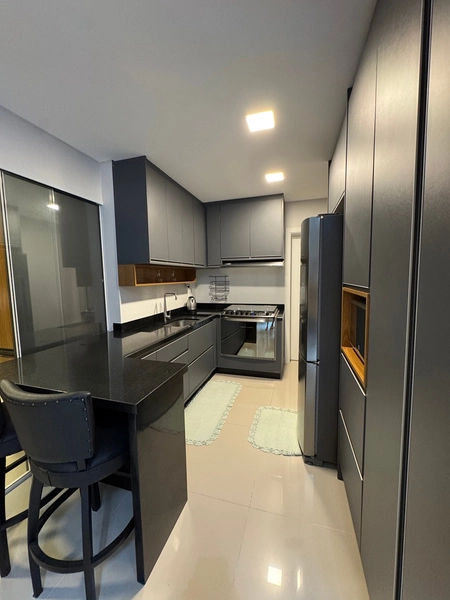 APARTAMENTO MOBILIADO EM MEIA PRAIA – CONFORTO E SOFISTICAÇÃO: 10ª foto da galeria de imagens do imóvel