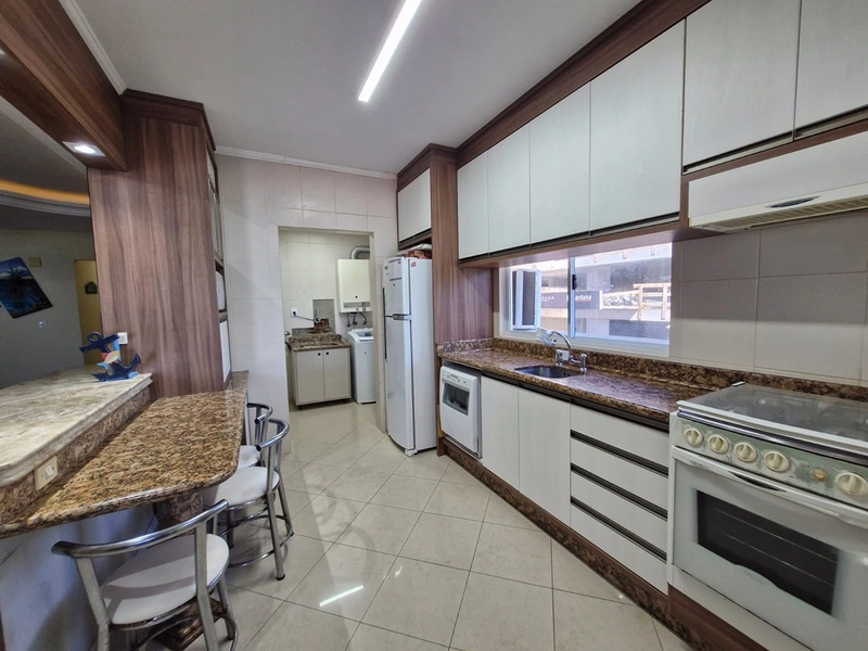 APARTAMENTO À VENDA – FRENTE MAR | 180m² | 3 SUÍTES | 2 VAGAS | MOBILIADO | Meia Praia: 11ª foto da galeria de imagens do imóvel