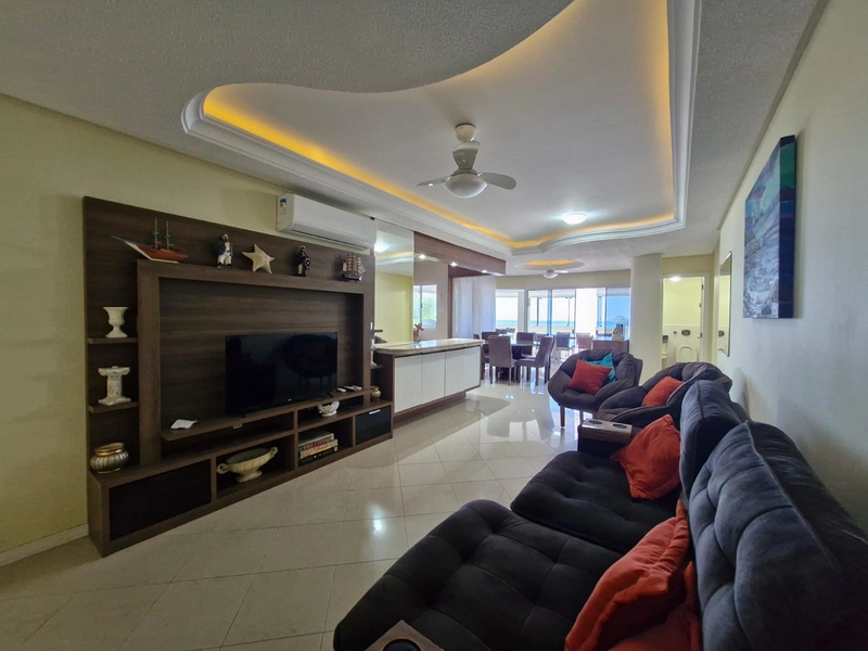 APARTAMENTO À VENDA – FRENTE MAR | 180m² | 3 SUÍTES | 2 VAGAS | MOBILIADO | Meia Praia: 7ª foto da galeria de imagens do imóvel
