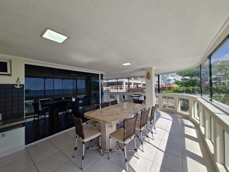 APARTAMENTO À VENDA – FRENTE MAR | 180m² | 3 SUÍTES | 2 VAGAS | MOBILIADO | Meia Praia: 3ª foto da galeria de imagens do imóvel