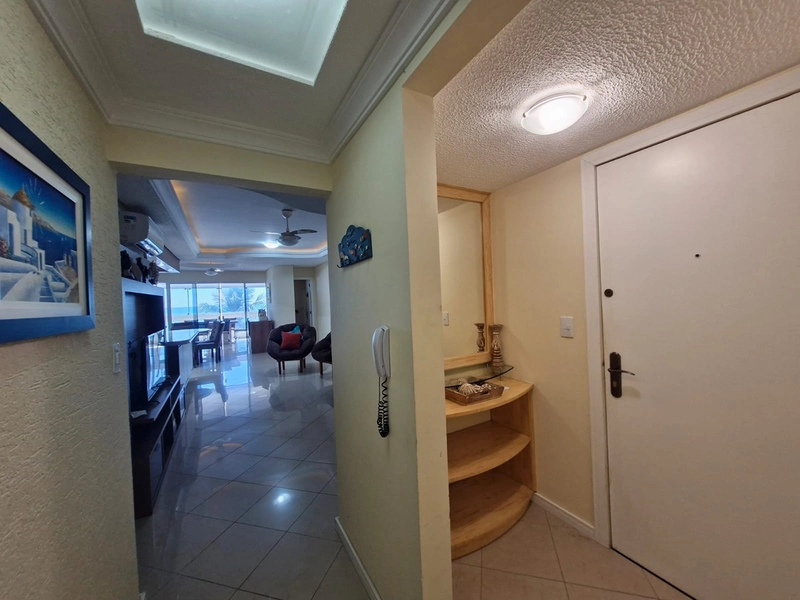 APARTAMENTO À VENDA – FRENTE MAR | 180m² | 3 SUÍTES | 2 VAGAS | MOBILIADO | Meia Praia: 13ª foto da galeria de imagens do imóvel