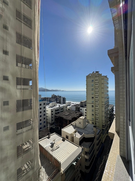 Apartamento de alto padrão localizado no centro de meia praia quadra mar: 2ª foto da galeria de imagens do imóvel