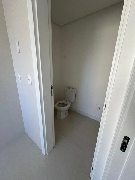 Apartamento de alto padrão localizado no centro de meia praia quadra mar: 7ª foto da galeria de imagens do imóvel