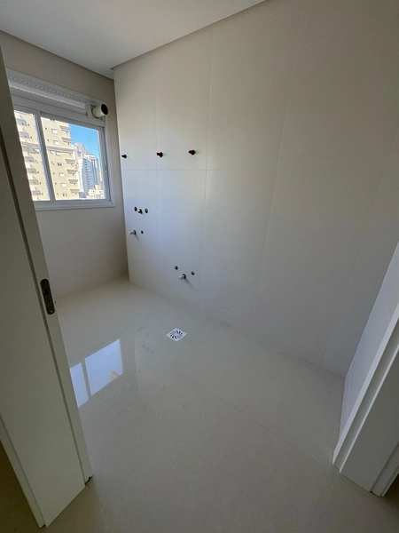 Apartamento de alto padrão localizado no centro de meia praia quadra mar: 11ª foto da galeria de imagens do imóvel