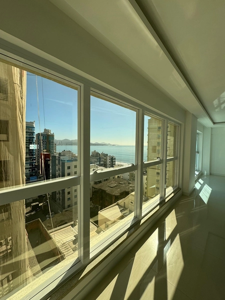 Apartamento de alto padrão localizado no centro de meia praia quadra mar: 4ª foto da galeria de imagens do imóvel