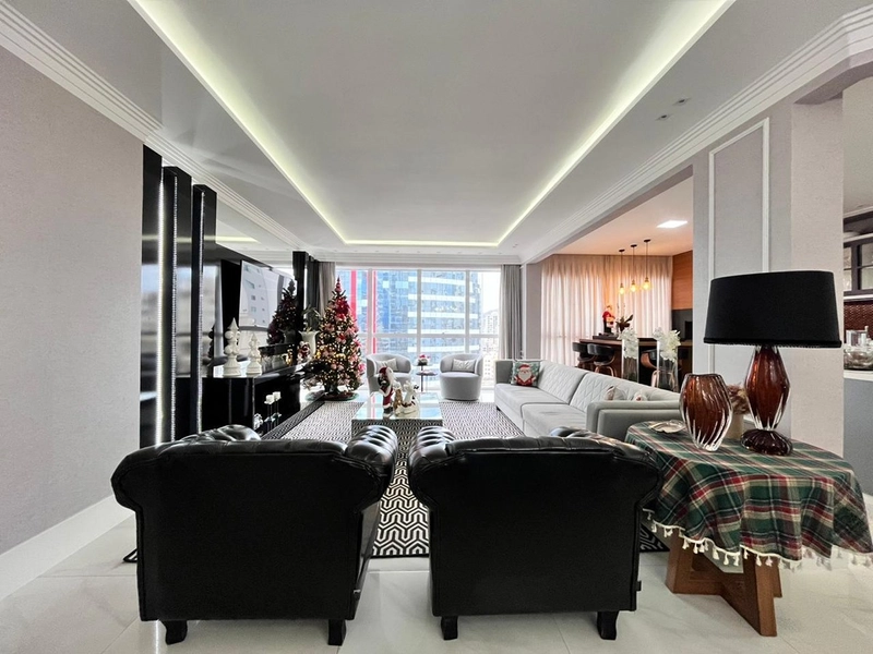 Apartamento à venda em Meia Praia, localizado na segunda quadra do mar: 3ª foto da galeria de imagens do imóvel