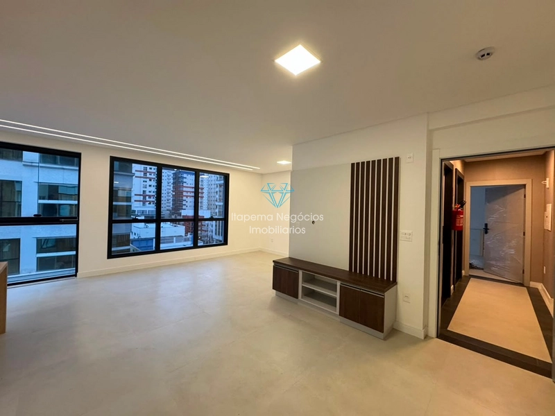 Apartamento em Meia Praia com área de lazer completa.: 1ª foto da galeria de imagens do imóvel