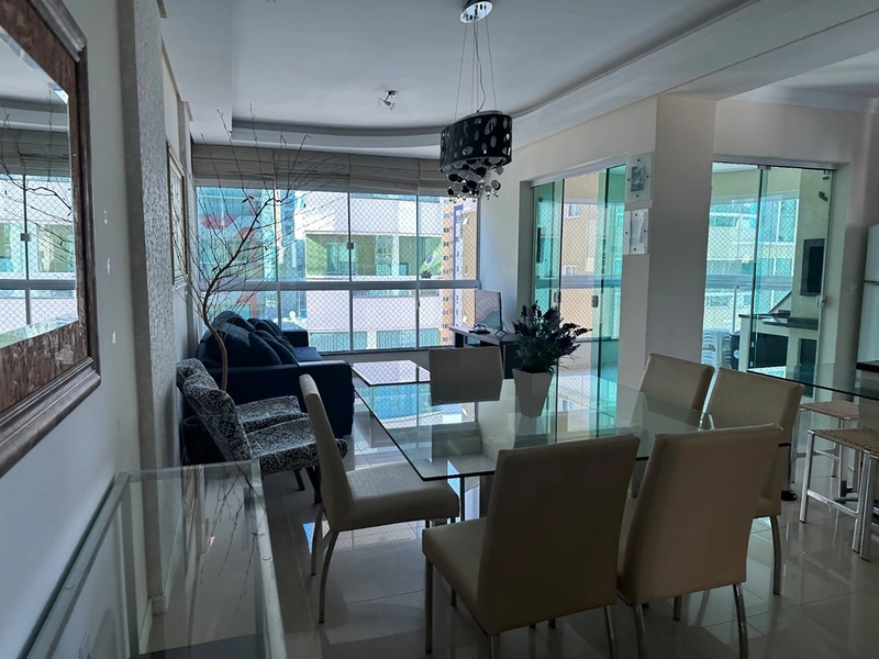Apartamento com vista para o mar à venda em Meia Praia, Itapema, a apenas 300m do mar!: 2ª foto da galeria de imagens do imóvel