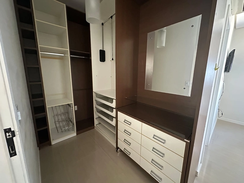 Apartamento com vista para o mar à venda em Meia Praia, Itapema, a apenas 300m do mar!: 13ª foto da galeria de imagens do imóvel