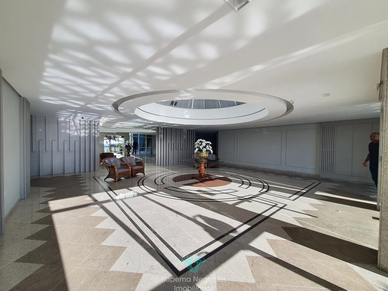 Apartamento mobiliado e equipado, frente ao mar, com 141m² e 2 vagas: 1ª foto da galeria de imagens do imóvel