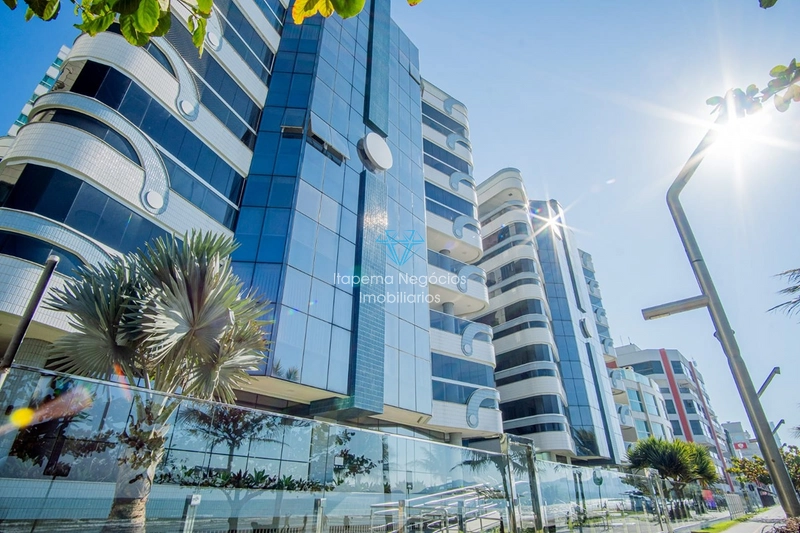 Apartamento mobiliado e equipado, frente ao mar, com 141m² e 2 vagas: 1ª foto da galeria de imagens do imóvel