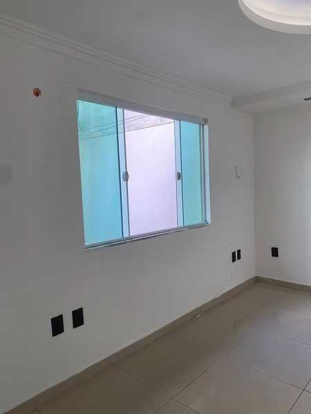 LOCAÇÃO ANUAL – CASA SEMIMOBILIADA EM MEIA PRAIA: 2ª foto da galeria de imagens do imóvel