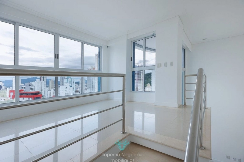 Viva o luxo que esse Duplex tem a oferecer.: 4ª foto da galeria de imagens do imóvel