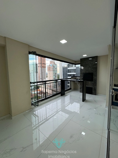 Apartamento com 3 suites 2 vagas de garagem , Meia Praia/Itapema: 4ª foto da galeria de imagens do imóvel