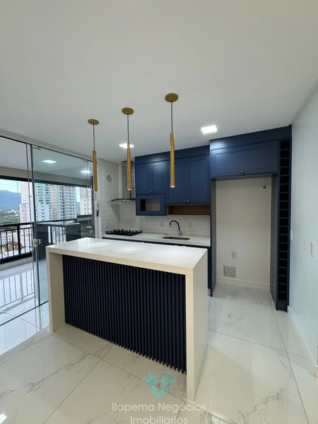Apartamento com 3 suites 2 vagas de garagem , Meia Praia/Itapema: 3ª foto da galeria de imagens do imóvel