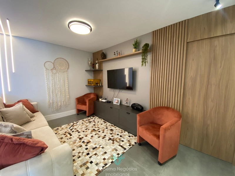 Apartamento frente avenida em Meia Praia, Itapema - SC: 1ª foto da galeria de imagens do imóvel