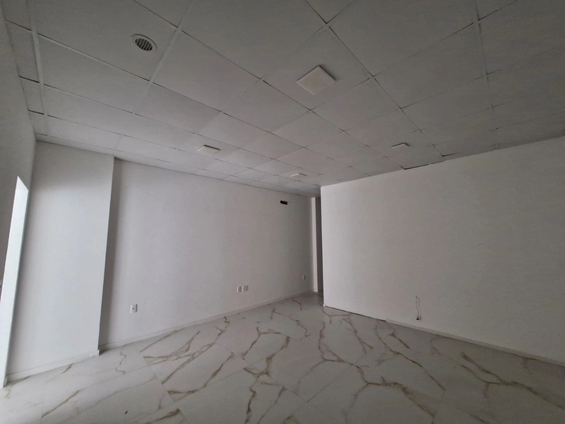 Sala comercial em Meia Praia - Itapema : 3ª foto da galeria de imagens do imóvel