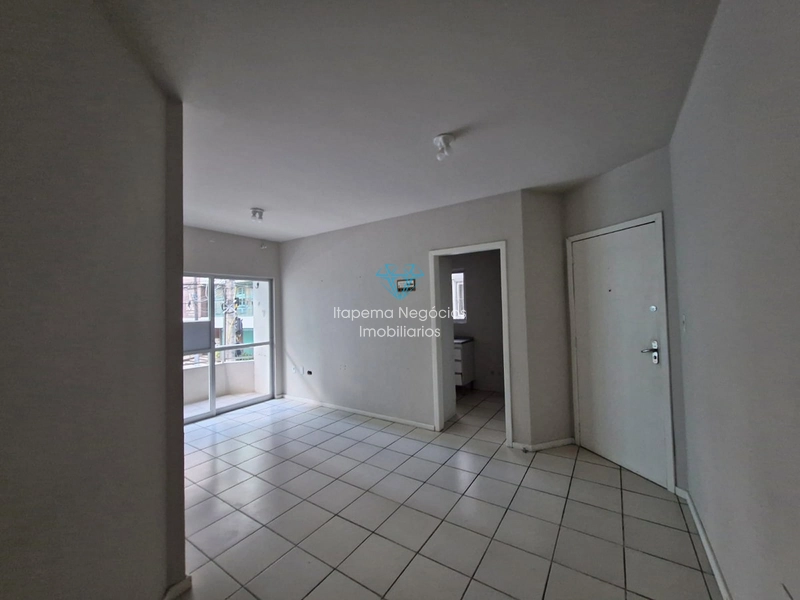 LOCAÇÃO – APARTAMENTO SEMI MOBILIADO NO CENTRO DE ITAPEMA: 8ª foto da galeria de imagens do imóvel