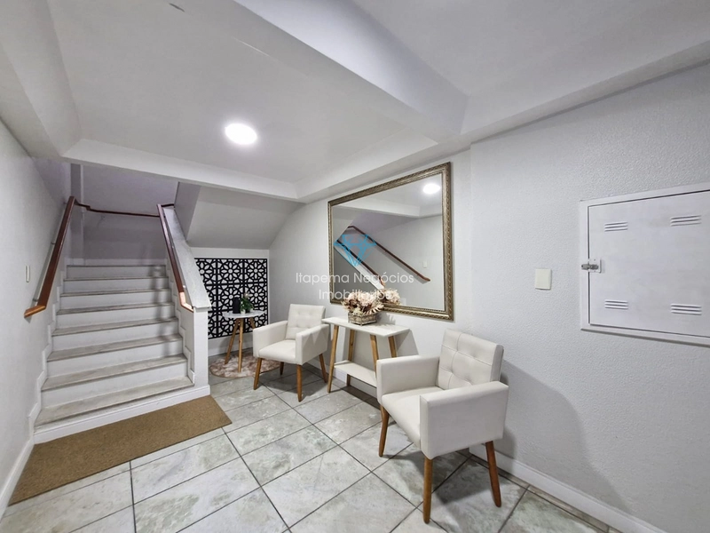 LOCAÇÃO – APARTAMENTO SEMI MOBILIADO NO CENTRO DE ITAPEMA: 3ª foto da galeria de imagens do imóvel