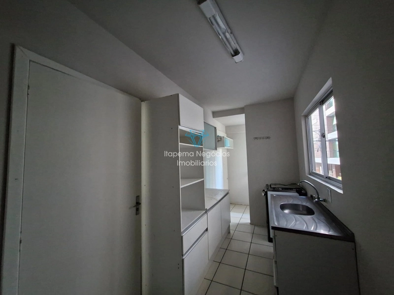 LOCAÇÃO – APARTAMENTO SEMI MOBILIADO NO CENTRO DE ITAPEMA: 10ª foto da galeria de imagens do imóvel
