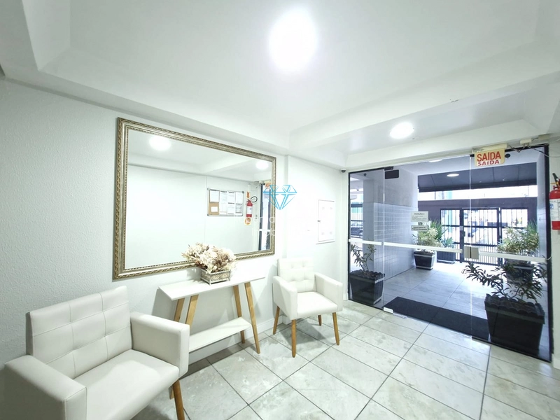 LOCAÇÃO – APARTAMENTO SEMI MOBILIADO NO CENTRO DE ITAPEMA: 2ª foto da galeria de imagens do imóvel
