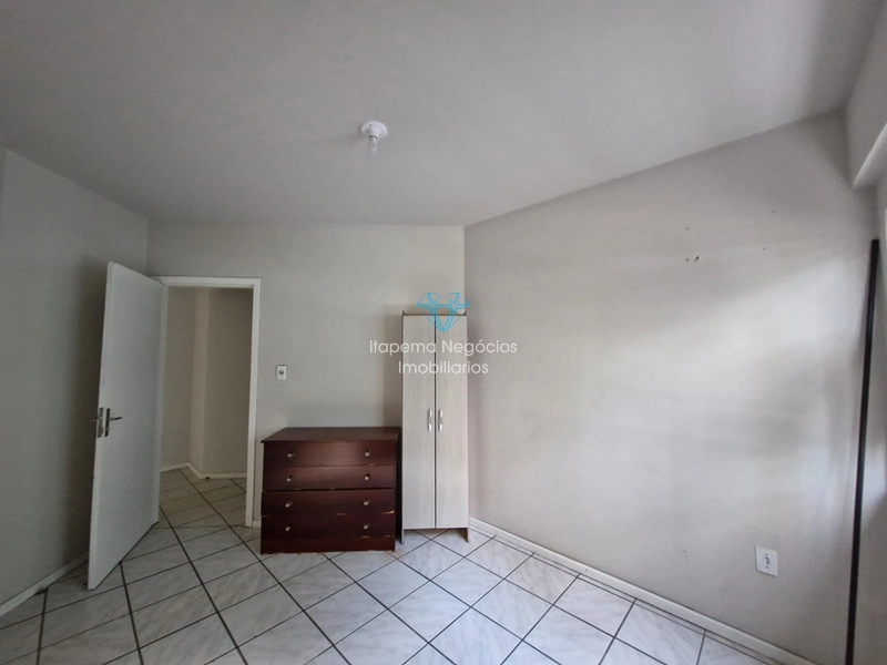 LOCAÇÃO – APARTAMENTO SEMI MOBILIADO NO CENTRO DE ITAPEMA: 12ª foto da galeria de imagens do imóvel